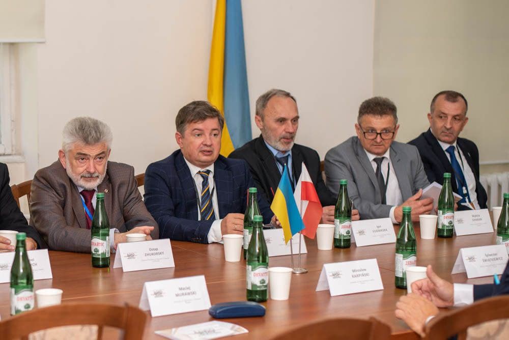    � ���������-��������� �������� ����� ������������������Ȼ