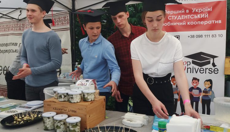 Українські студенти об’єдналися у кооператив і виробляють сири