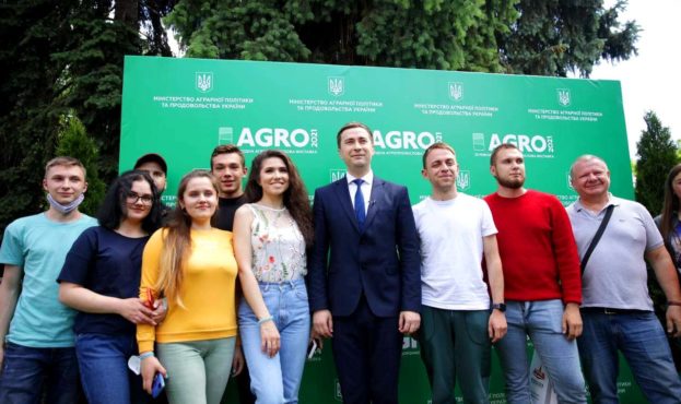 В Україні молодь активно долучається до розвитку агросектору