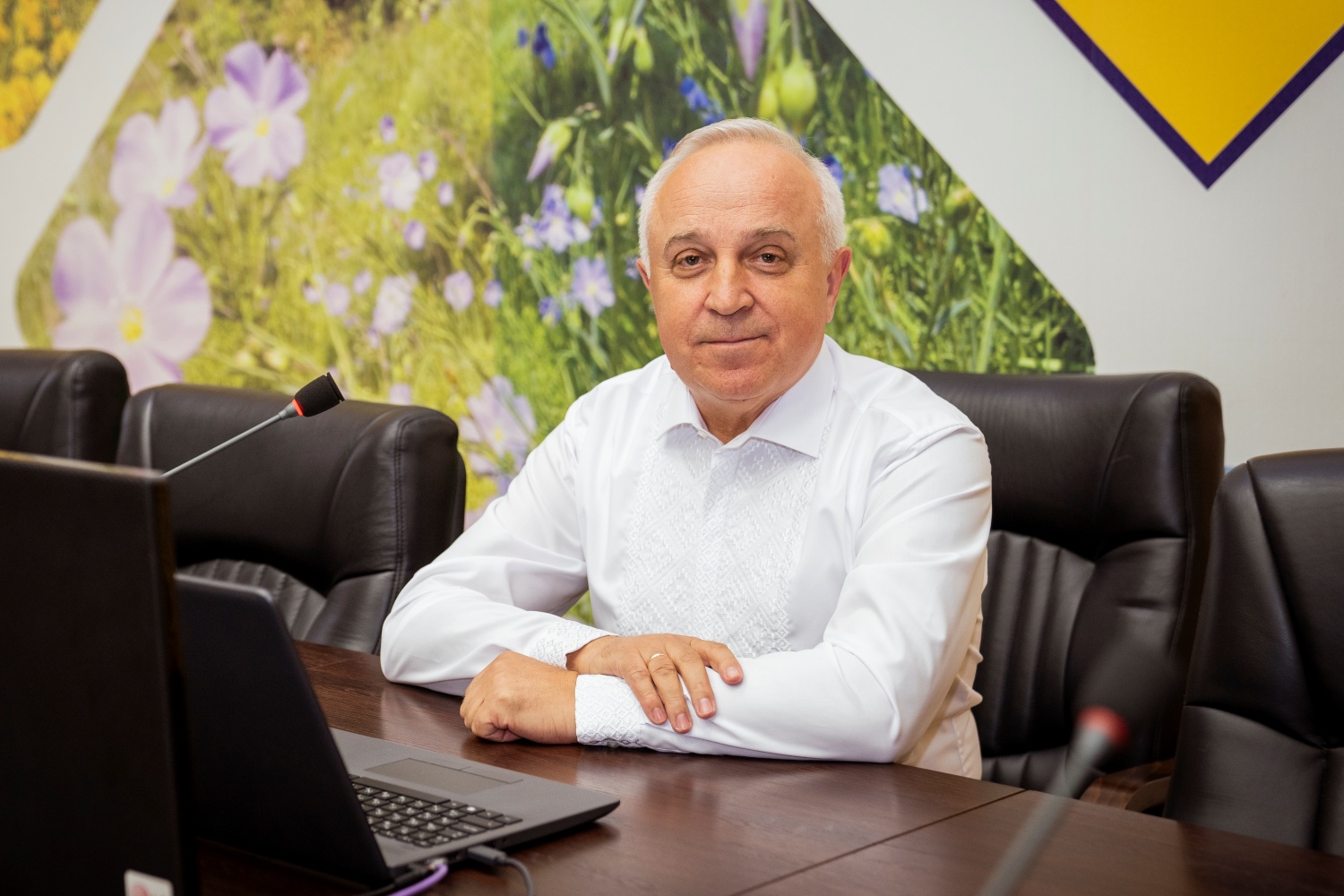 Президент НААН Ярослав Гадзало та інші діячі науки й мистецтв закликали світових лідерів забезпечити мир в Україні Президент НААН Ярослав Гадзало та інші діячі науки й мистецтв закликали світових лідерів забезпечити мир в Україні