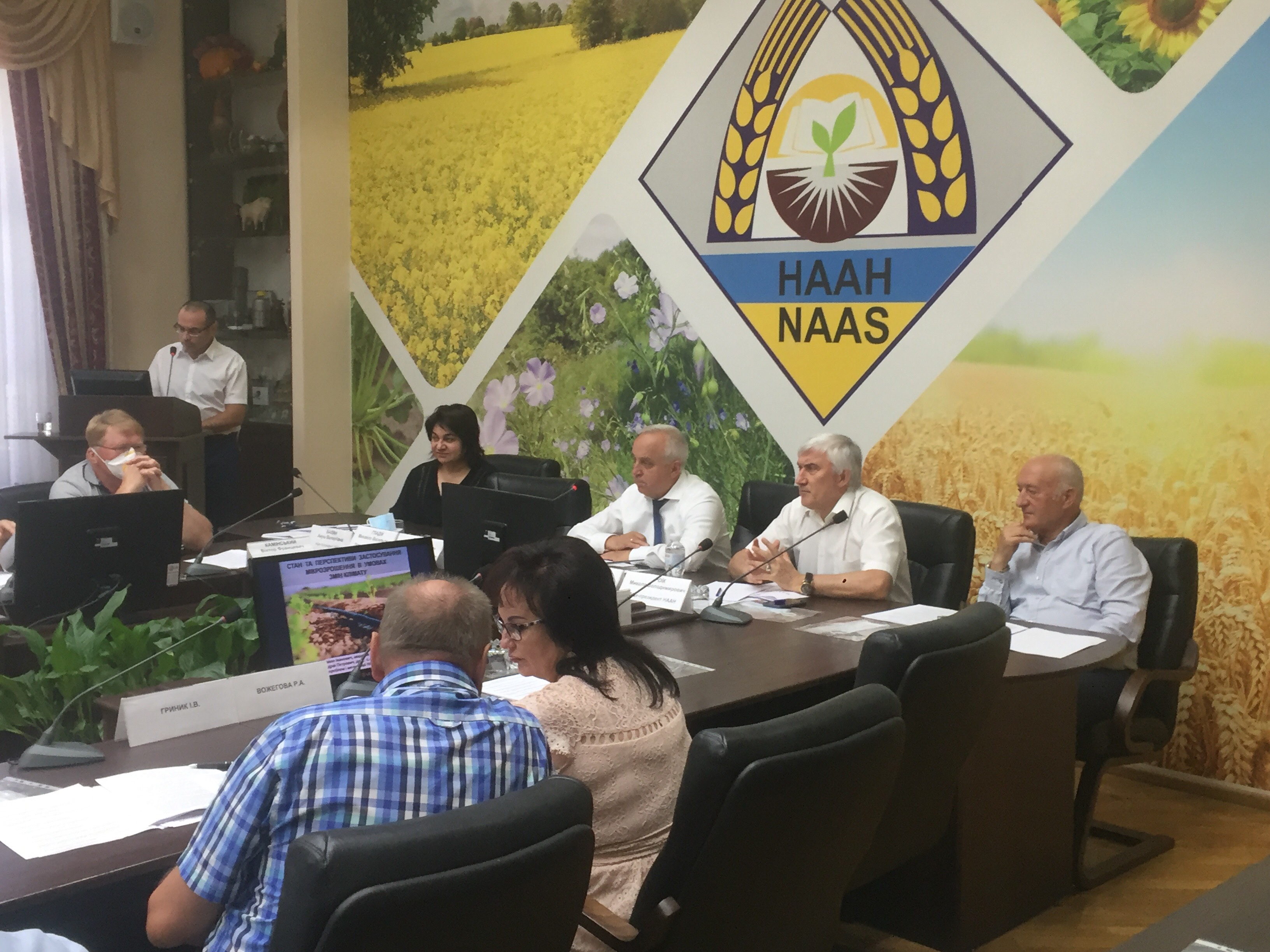 Останні тенденції у впровадженні мікрозрошення через призму аграрної науки – відбулося засідання Президії НААН 