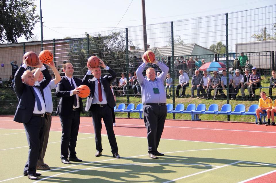Ярослав Гадзало взяв участь у відкритті сучасного баскетбольного майданчика у селі Денихівка на Київщині